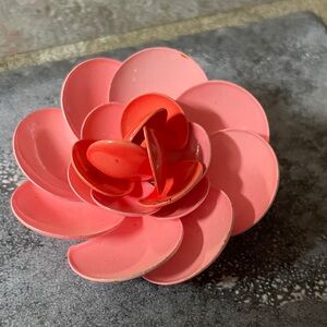 Vintage salmon and coral floral brooch